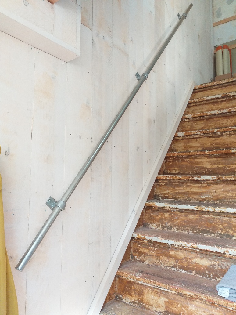 Treppenhandlauf, DIY Rohrmöbel selber bauen